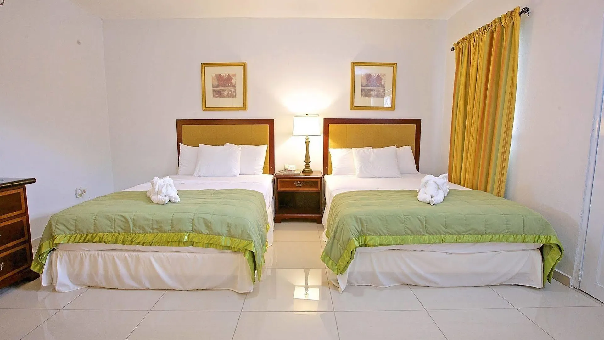 The Paradise Inn Little Bay Hotel